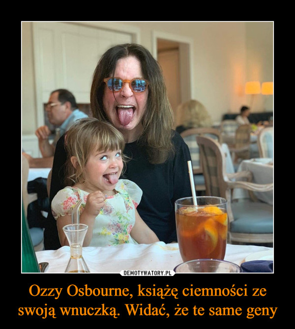 Ozzy Osbourne, książę ciemności ze swoją wnuczką. Widać, że te same geny