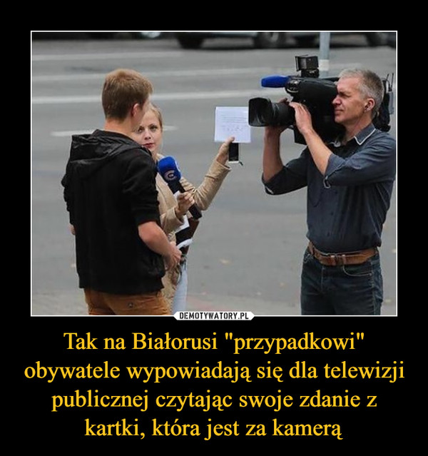 Tak na Białorusi "przypadkowi" obywatele wypowiadają się dla telewizji publicznej czytając swoje zdanie z kartki, która jest za kamerą