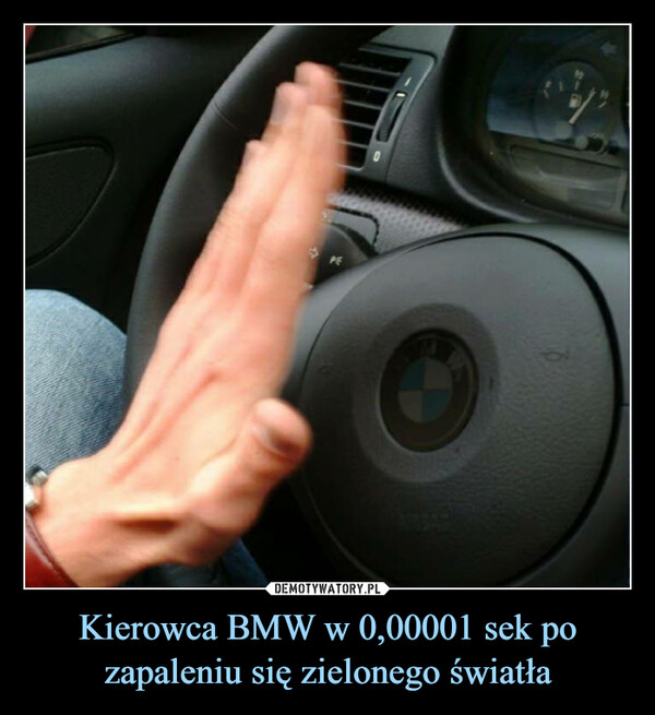 Kierowca BMW w 0,00001 sek po zapaleniu się zielonego światła –  