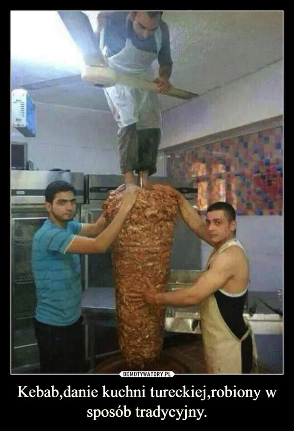 Kebab,danie kuchni tureckiej,robiony w sposób tradycyjny.