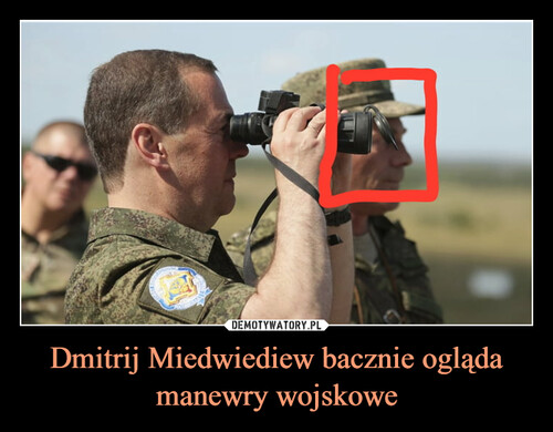 Dmitrij Miedwiediew bacznie ogląda manewry wojskowe