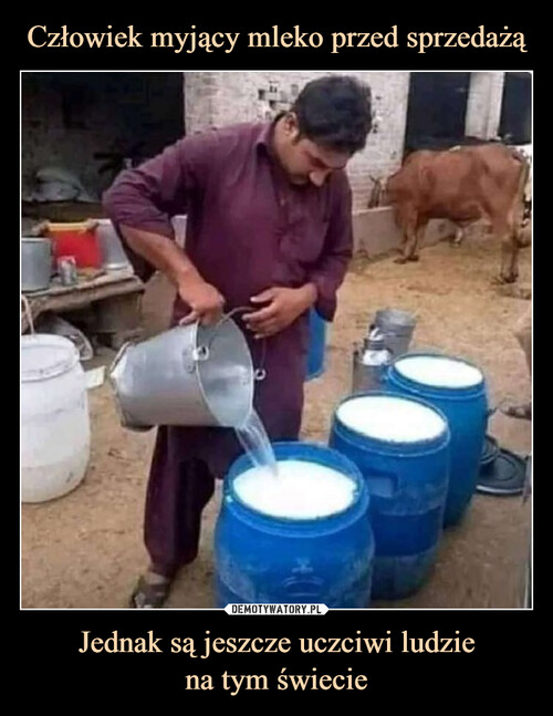 Człowiek myjący mleko przed sprzedażą Jednak są jeszcze uczciwi ludzie
na tym świecie