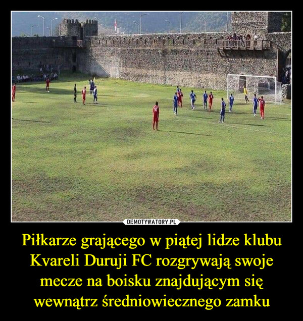 Piłkarze grającego w piątej lidze klubu Kvareli Duruji FC rozgrywają swoje mecze na boisku znajdującym się wewnątrz średniowiecznego zamku –  
